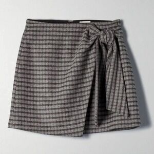 🩷Aritzia Front Wrap Skirt